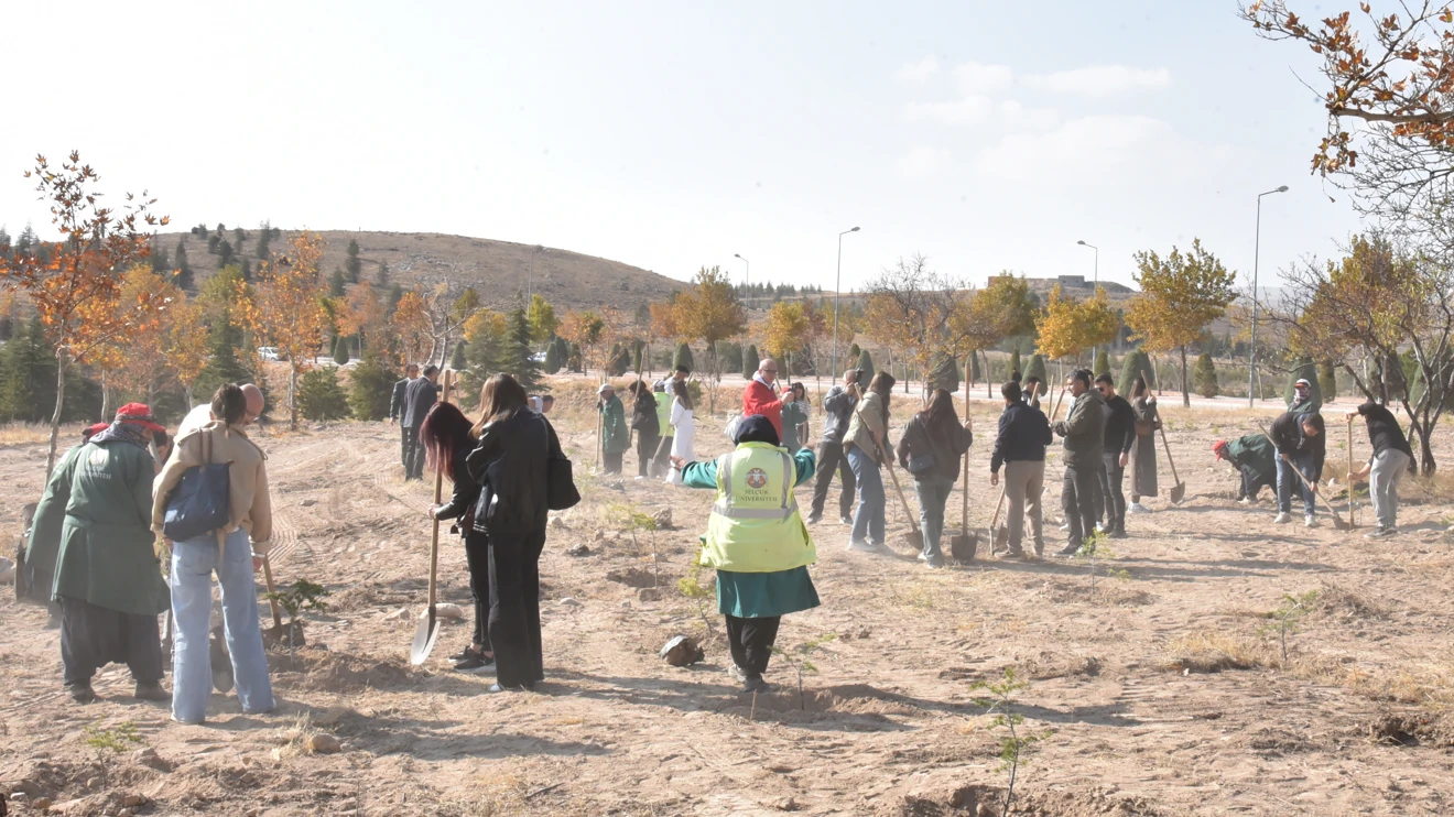 Milli Ağaçlandırma Günü’nde yüzlerce fidan toprakla buluşturuldu